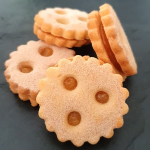 Linzer Baked Apple 200g (30Eur per Kg) the winter biscuit novelty of 2021, biscuits from FeinLand