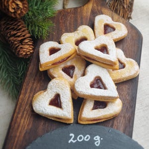 Kirschherzen 200g (33Eur pro Kg), Herzgebäck mit fruchtiger Kirsch Füllung von FeinLand