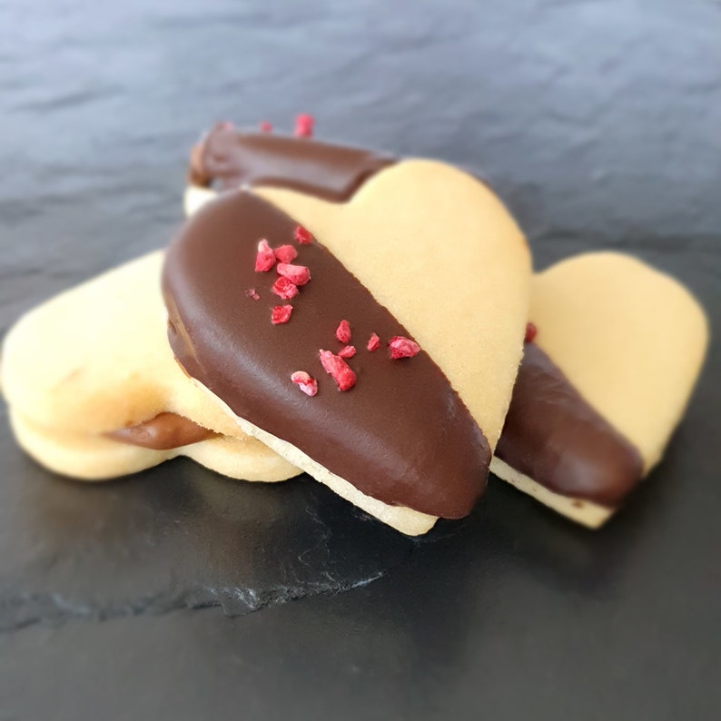 half hearts 200g 32Eur per kg, heart pastries and biscuit hearts with fine hazelnut cream from FeinLand image 1