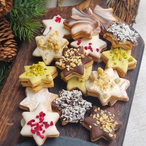 NEW heavenly holiday stars, contents of your choice (from €39 per kg), now in 8 varieties, Christmas pastries and cookies from FeinLand