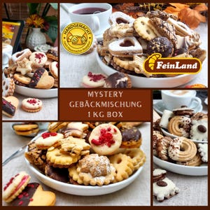 Könnte beinhalten: Eine Collage von Bildern, die eine Vielzahl von Keksen in weißen Schalen zeigt. Die Kekse haben unterschiedliche Formen und Größen, einige sind mit Schokolade, Streuseln und roten Belägen verziert. Der Text "MYSTERY GEBÄCKMISCHUNG 1 KG BOX" ist sichtbar.