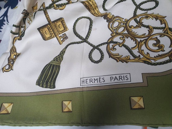 Classic vintage HERMÈS scarf 90x90 with its origi… - image 2