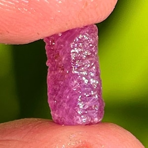 Natural Ruby Rough, 4.95 Carat 11X6X6MM Precious Ruby Sticks, Fine Quality Raw, Healing Crystal,Loose Rock,Gemstone Earthmined Minerals Lot