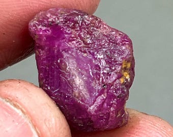 Natürlicher Rubin Roher Karnataka Rubin Probe Rubin Birthstone Rubin Kristall Für Sammlung 32.5 Karat 19X15X14MM Rubin Unbehandelter seltener Rubin Für Geschenk
