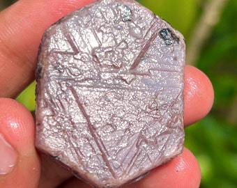 Roher Rubin Kristall: Aufbewahrungsbox für die Heilige Geometrie, 198.30 Karat