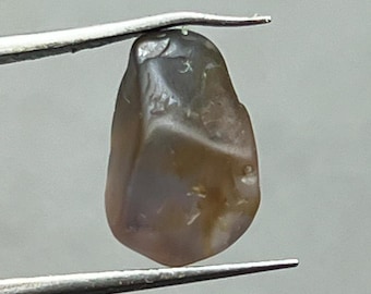 Cristal de espinela gris birmana en bruto: piedra preciosa octaédrica curativa de 5,15 quilates