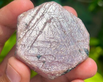 Roher Rubin Kristall: Aufbewahrungsbox für die Heilige Geometrie, 298,45 Karat