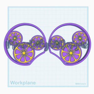 Puede incluir: Un diseño morado con dos formas circulares conectadas por un puente, cada una con tres diseños de cítricos amarillos y morados. El texto "Happy Lemon" es visible. El diseño está sobre un fondo de cuadrícula.