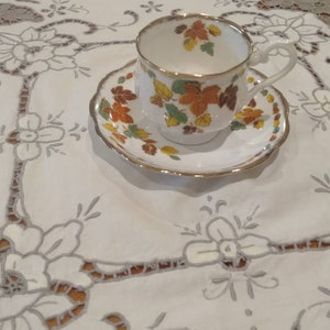 table cloth, ivory and taupe. Vintage. 86cm X 86cm