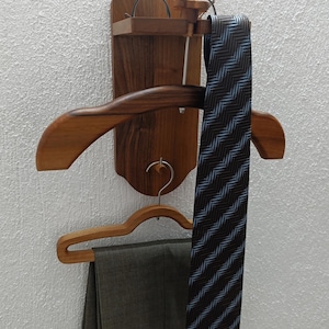 wall mount walnut wood coat hanger/Valet Shelf/Clothes Wall Hanger /rack/suit valet/Butler Regal/bedside Organizer/dress hanger/Herrendiener
