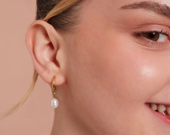 Pendientes de perla de oro con forma de aro, colgantes de perla de agua dulce, joyería impermeable, regalo para dama de honor.