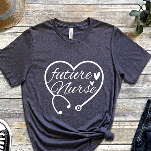 Camiseta de futura enfermera: Camiseta de enfermería (mezcla de algodón unisex)