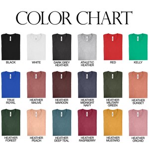 以下が含まれることがあります： 18種類のTシャツの色を示すカラーチャート。色は、黒、白、ダークグレーヘザー、アスレチックヘザー、赤、ケリー、トゥルーロイヤル、ヘザーモーブ、ヘザーマロン、ヘザーミッドナイトネイビー、ヘザーミリタリーグリーン、ヘザーサンセット、ヘザーフォレスト、ヘザーピーチ、ヘザーディープティール、ヘザーラズベリー、ヘザーマスタード、ヘザーオーキッドです。