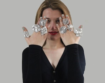 Anillo bohemio ajustable: latón oxidado chapado en plata, joyería hippie de gran tamaño.