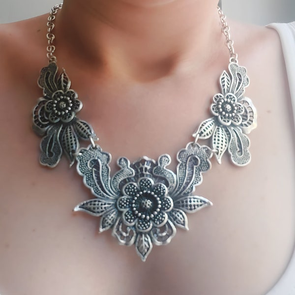 Big Flower Necklace,Statement Necklace, Statement Necklaces Silver, Boho Necklaces, Chunky Necklaces, Costume Jewelry, Silver Necklace,