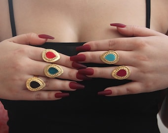 Anillo ajustable con esmalte dorado: joyería colorida