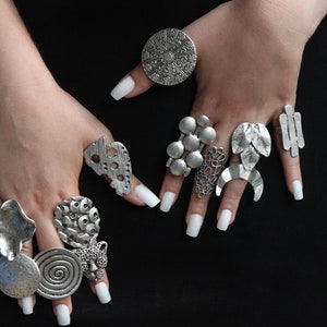 Anillos bohemios ajustables con baño de plata oxidada, anillos étnicos llamativos