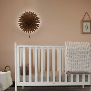 Luz de noche de margarita, lámpara de pared, regalo para bebé, decoración de guardería, decoración de habitación de bebé, luz colgante de noche, decoración de madera, lámpara de flores para guardería