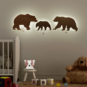 Lámpara de pared para habitación infantil con silueta de oso de madera. Lámpara de noche para habitación infantil con temática de bosque. Lámpara de pared con forma de oso.