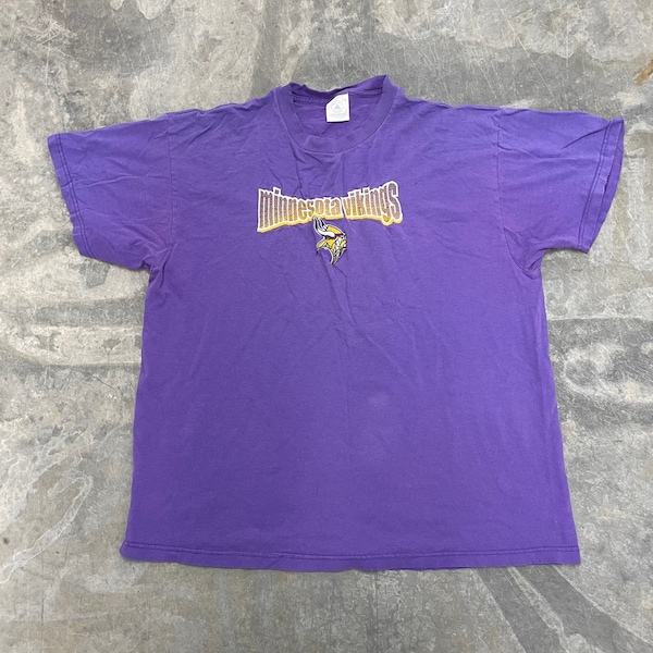 Vintage 90s Minnesota Vikings NFL Football Sports Team Fan Merch Rep Embroidered Logo Purple Graphic T Shirt Extra Large Mens *K7