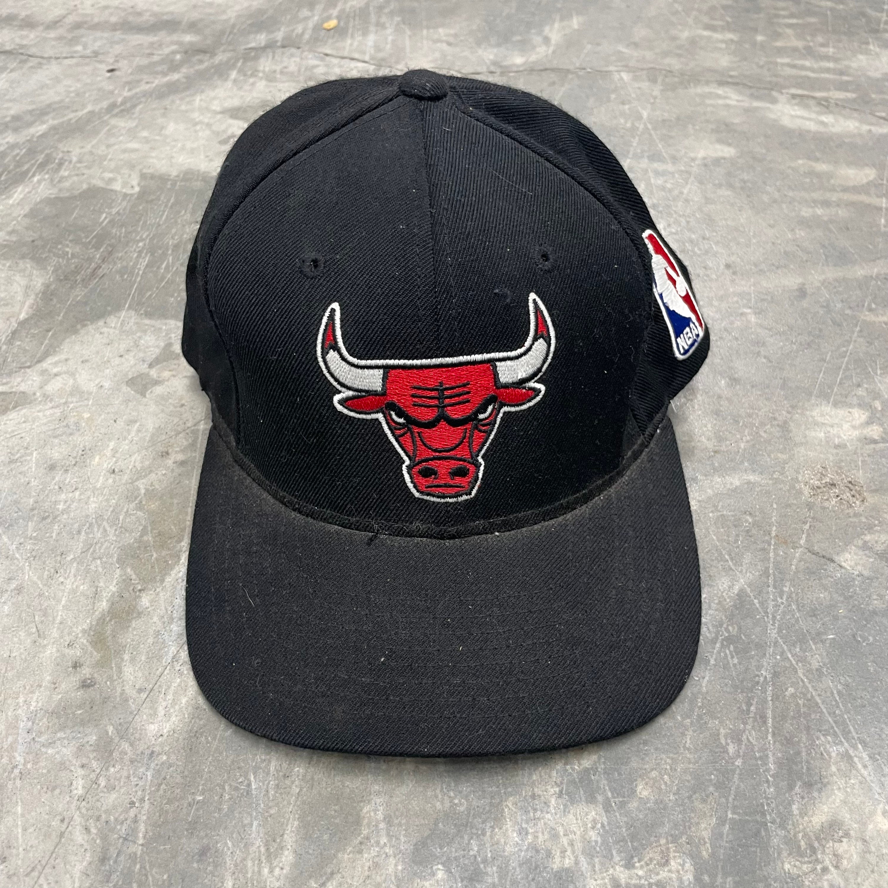 Vintage NOS 90s 1997 Chicago Bulls Locker Room Snap Back 