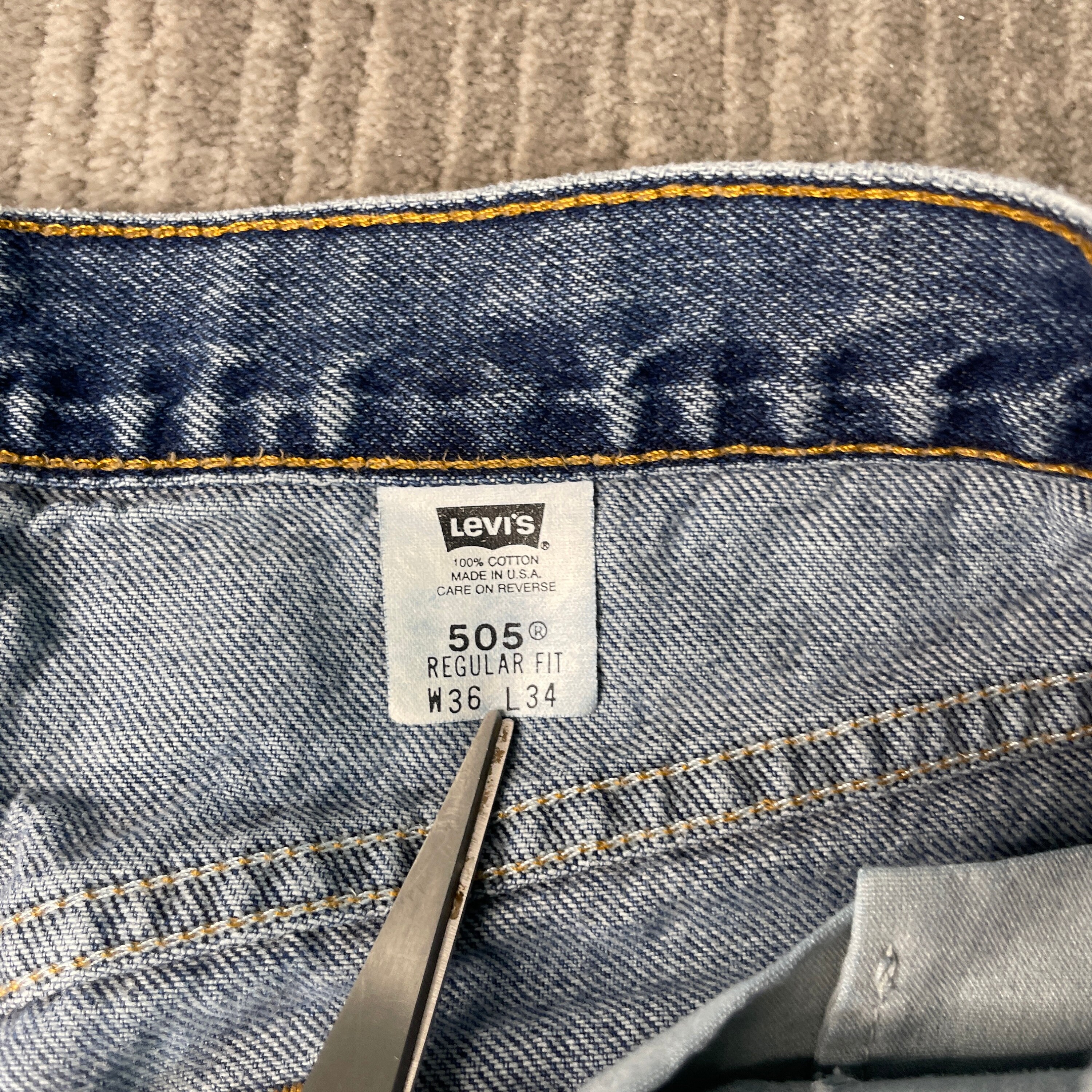 Vintage 2000s Levis 505 Regular Fit Red Tab Classic Brand Made in