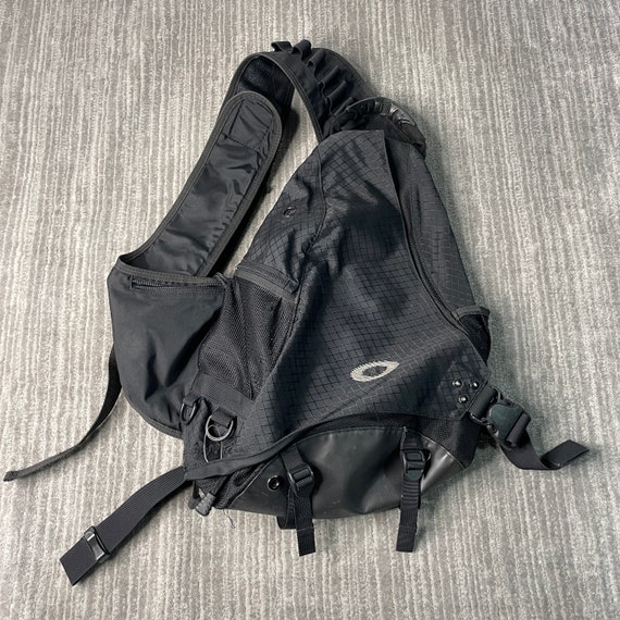 00s archive oakley messenger bag y2k Vintage 2000s Oakley Tactical