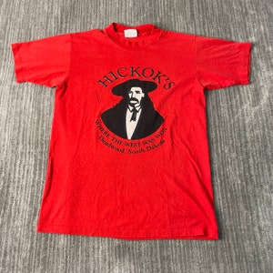 Vintage 80s Hickok's South Dakota Cowboy Western Guns Single Stitch Made in USA Red Graphic T Shirt Medium Mens