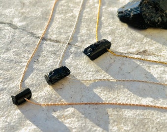 Raw Crystal Black Tourmaline Necklace for Protection Black Stone Necklaces Unique Pendant Black Jewelry Crystal Spiritual Jewelry for Gifts