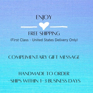 Peut inclure: Fond bleu et turquoise d&eacute;grad&eacute; avec texte blanc. Le texte comprend "ENJOY", "FREE SHIPPING", "COMPLIMENTARY GIFT MESSAGE", "HANDMADE TO ORDER", et "SHIPS WITHIN 1-3 BUSINESS DAYS". Un c&oelig;ur blanc est &eacute;galement pr&eacute;sent.