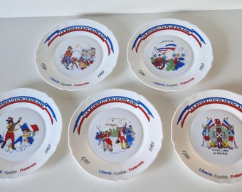 6 Assiettes Arcopal Révolution Française En Verre Opale - Occasion En Super état