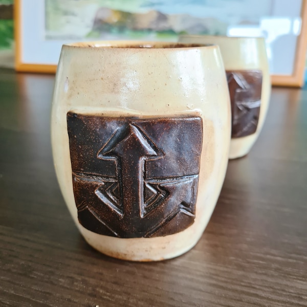 Lot de 2 chopes ARMOGRES artisanales ou mugs fabriqués en Belgique en grès de Bouffioulx ancre marine