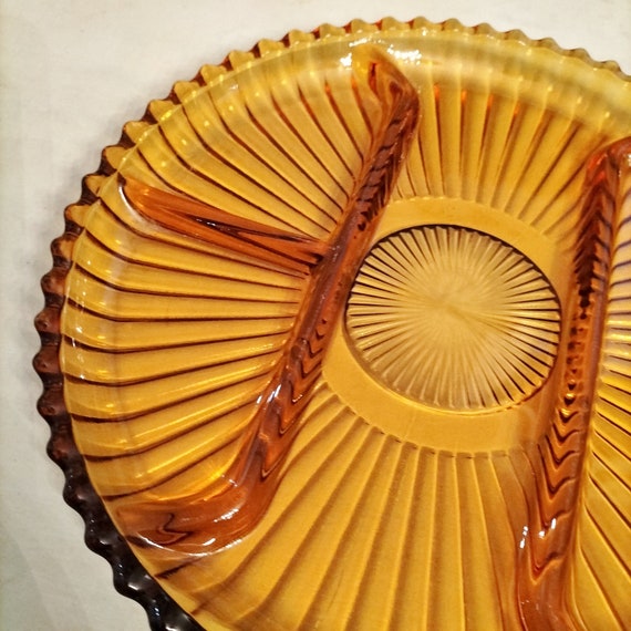 Objets du XXe siècle et récents plats en verre Objets du XXe siècle et récents plats en verre