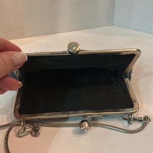 Vintage Brighton Black leather cocktail Silver filigree frame kiss lock Evening Purse immagine 5
