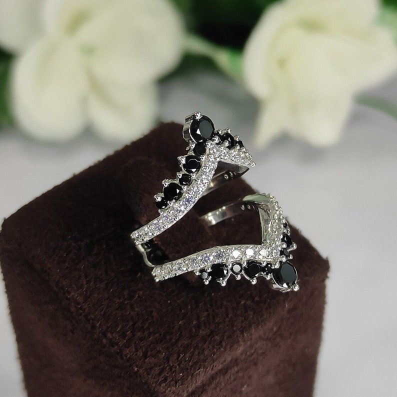Vintage Black Diamond Curved Wedding Band Ring Enhancer Solid Gold Ring Wrap Guard Vrouwen Matching band Verjaardagscadeau voor haar afbeelding 5