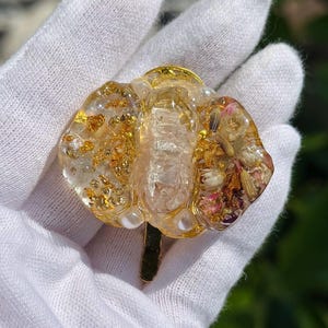 Floral Resin Ponytail Hook: Gold Accent Hair Cuff