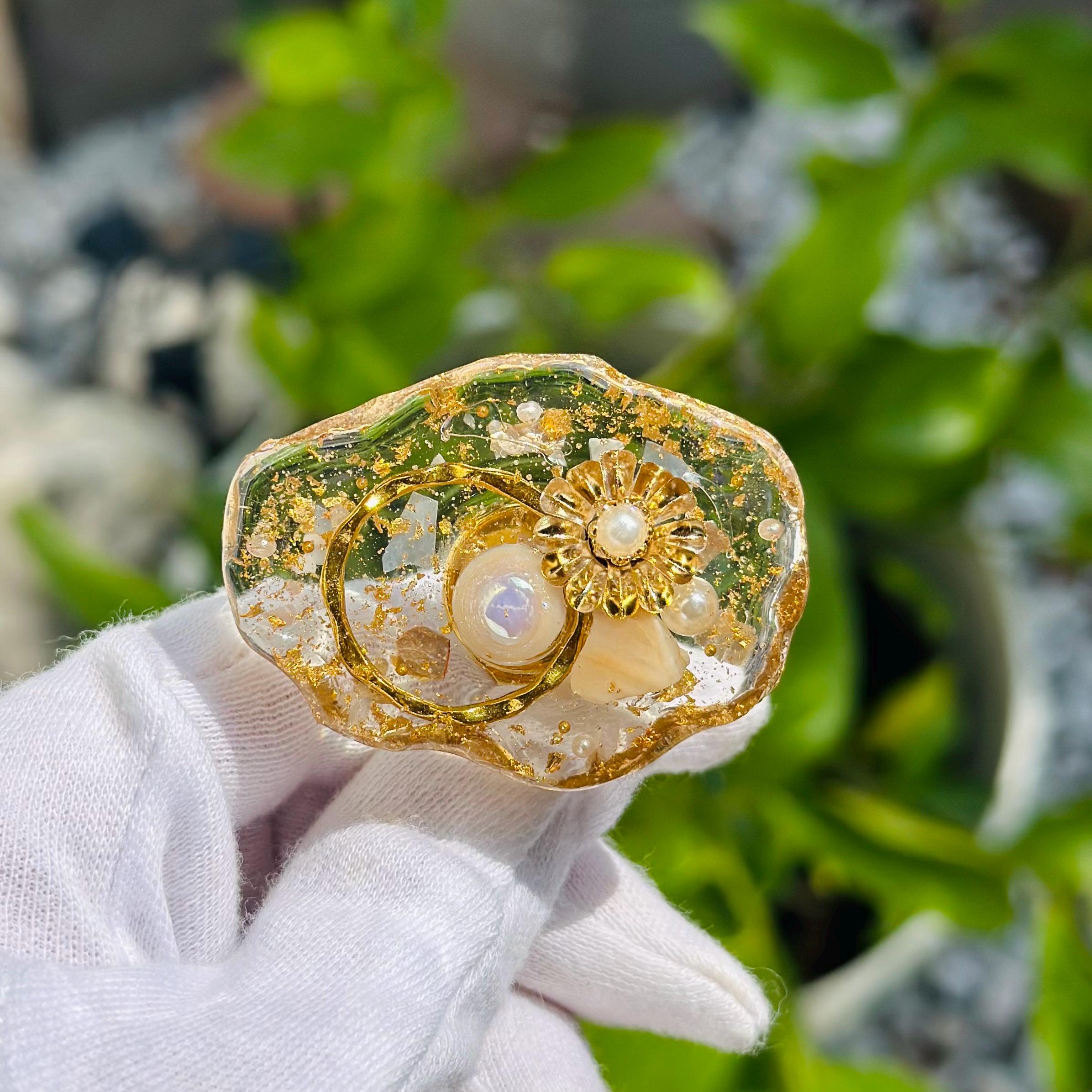 Gold Flowers Ponytail Hook, Seashell Hair Cuff With Pearls  display picture 3