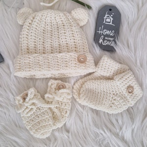 Baby set consisting of a baby hat bear, mittens and socks crocheted in a knitted look