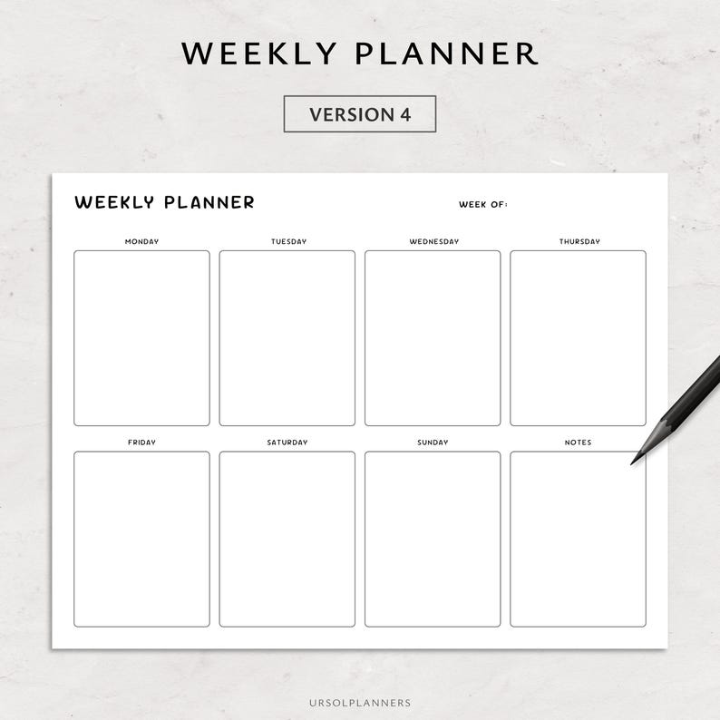 Pode incluir: Um planejador semanal branco com o texto "WEEKLY PLANNER" no topo. O planejador inclui se&ccedil;&otilde;es para cada dia da semana, al&eacute;m de uma se&ccedil;&atilde;o de notas. Um l&aacute;pis preto est&aacute; no canto direito. O texto "VERSION 4" tamb&eacute;m &eacute; vis&iacute;vel.