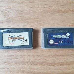 Fire Emblem i Advance Wars: 2 Game Strategy Value Bundle - Nintendo Game Boy Advance. Karty GBA z etui