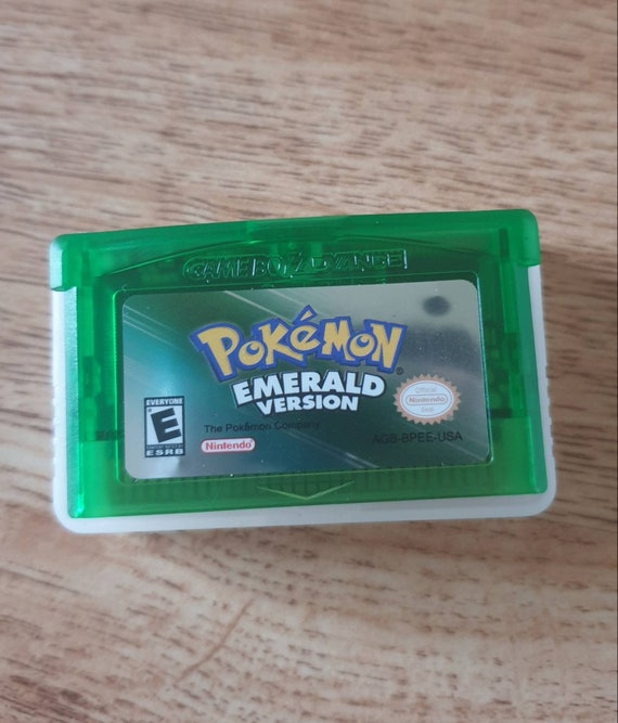 Pokemon Emerald Version Boy Advance. GBA Cart