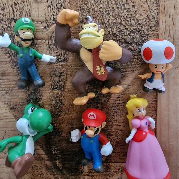 Nintendo Toy Figures / Cake Toppers - 6 Characters inc Mario, Princess Peach and Donkey Kong