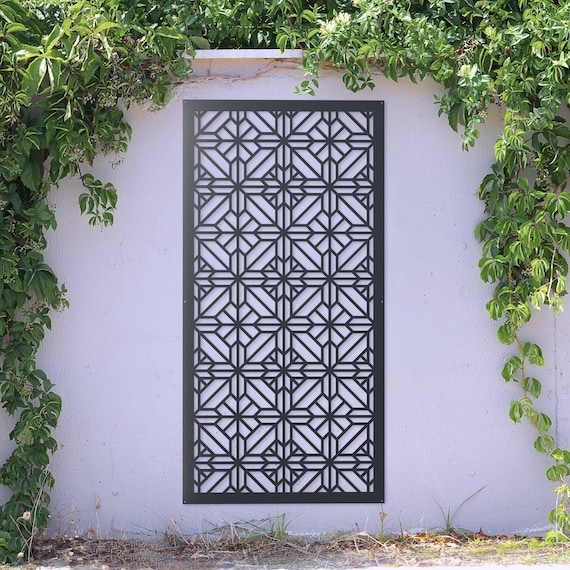 Metal top screen house