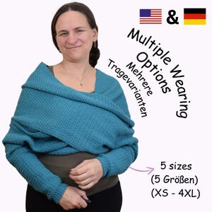 Könnte beinhalten: Ein türkisfarbener Strickumhang mit langen Ärmeln. Der Umhang kann auf verschiedene Arten getragen werden, wie auf dem Bild gezeigt. Der Text auf dem Bild lautet "Multiple Wearing Options" und "Mehrere Tragevarianten". Das Bild zeigt auch den Text "5 Größen (5 Größen) (XS - 4XL)".