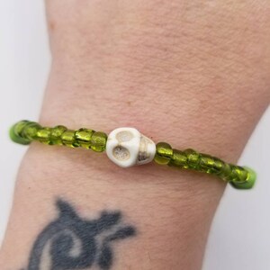 Green skull bead stretch bracelet, Halloween jewelry, Halloween bracelet, skull jewelry, skull bracelet