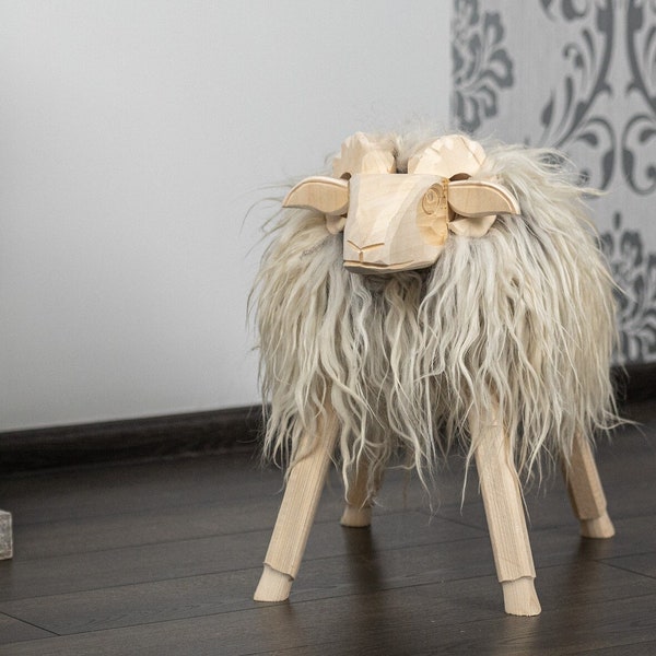 Premium real schapenvacht Gotland | Voetenbank van schapenvacht| Woondecoratie | Seepskin Bont| Uniek | Hondmade meubels | Mooie Poef