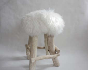 Pouf en bois exclusif, pouf en peau de mouton naturelle, chaise minimaliste faite à la main, style scandinave, mobilier unique fait à la main,