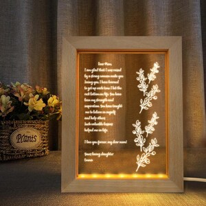 Lámpara de noche con marco de madera personalizada con letras escritas a mano para regalo del Día de la Madre