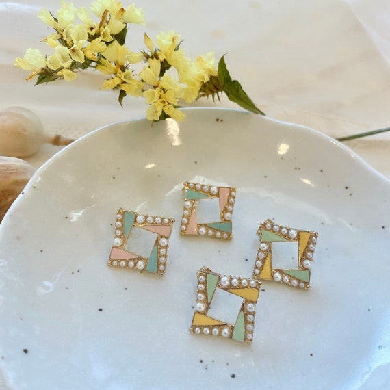 Square mini pearl studs in pastel | Diamond shaped hand-painted earrings  | minimalist Studs | Chic style | Gifts for her
