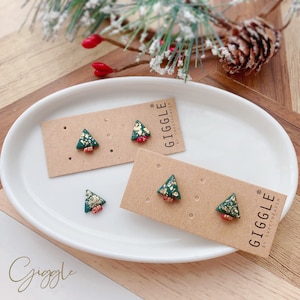 Weihnachtsohrring • Weihnachts-Polymer-Ton-Bolzen • Weihnachtsbaum-Ohrringe • Roter grüner runder Ohrstecker • Goldblatt- runder Ohrstecker • Personalisieren Sie Weihnachtsgeschenk